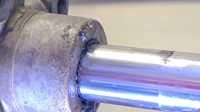 Leaking Hydraulic Cylinder Piston Rod Seal with Oil Drip