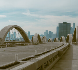 Fototapeta premium Scenes along the 6th Street bridge in downtown Los Angeles.