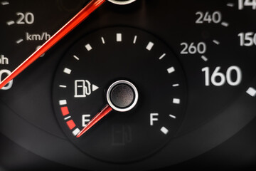Fototapeta premium arrow on the dashboard of the car close-up