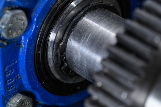 A close-up of a circlip retaining ring on a shaft near a gear in a gearbox.