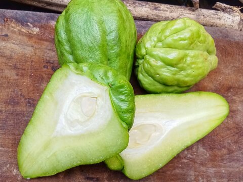 Chayote ( sechium edule ) is a type of vegetable that is popular in Indonesia. 