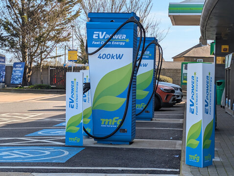 Ultra-Rapid 400kW Electric Vehicle Charging Station by MFG EV Power
