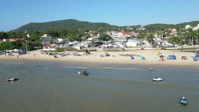 Ponta das Canas is a tranquil, family-friendly beach in northern Florian&oacute;polis, Brazil, known for its calm, shallow, and warm, crystal-clear waters. Located between Lagoinha and Cachoeira do Bom Jesus