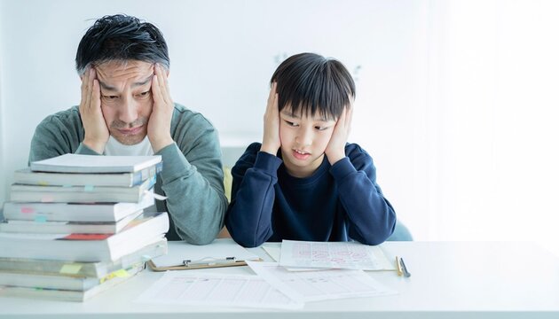 受験勉強のプレッシャーに悩む親子と山積みの参考書