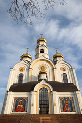 Obraz premium Plast, Russia - November 15, 2025: The central entrance to the Orthodox Church of the Holy Great Martyr Barbara, patroness of people in dangerous professions