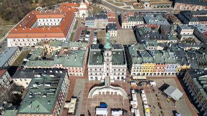 Obraz premium A view from a drone of the Zamość Old Town and its surroundings.