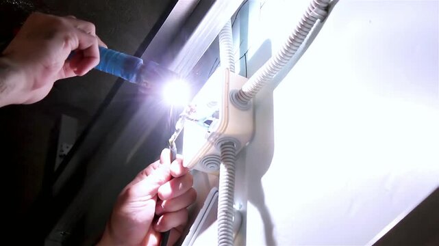Electrician solder wiring in the electrical box, video