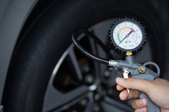 Inflate your car tires to save fuel before traveling