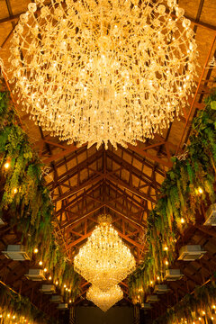 Soft focus of Crystal Chandelier with wooden floors, chandeliers and handmade furniture, the hotel offers first-class comfort in the hall and Decorating with climbing plants.
