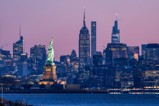 Statue of Liberty and Manhattan skyline, New York City, USA