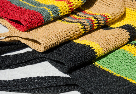 Handmade raffia beach bags. Beautiful colorful bags for summer holidays.