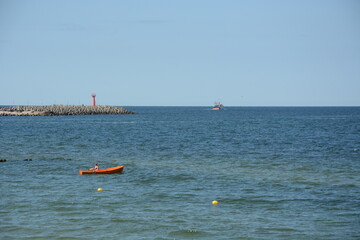 Plaża ratownik na plaży w łódce słońce  © Marek