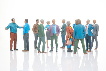 Obraz premium Miniature people gather for conversation and interaction in a bright setting with clear focus on their activities