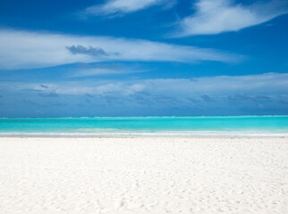 Obraz premium Sea beach. Tropical Maldives island with white sandy beach and sea.