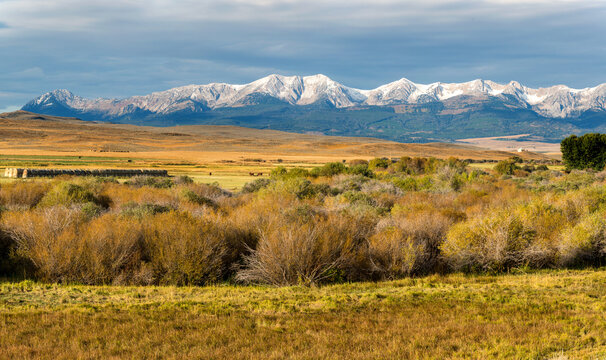 USA, Montana, Bozman.  Landscape of mountains, rangeland and sage brush.  Galatin National Forest.