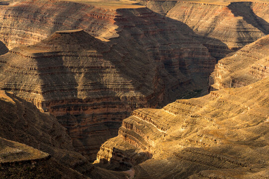 USA, Utah, Mexican Hat, Muley Point lookout.  View over deep sandstone formed by the San Juan River, in the Four Corners area of the US Southwest.