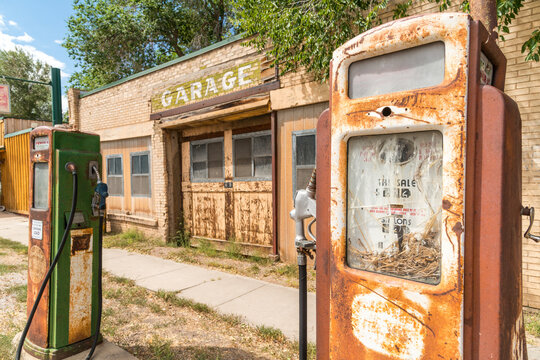 USA, Utah, Scipio.  Abandoned gas station off Interstate 15.