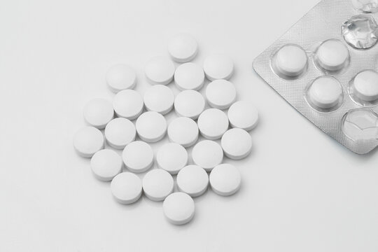 multiple white acetaminophen tablets paracetamol for pain relief and medication dosage concept