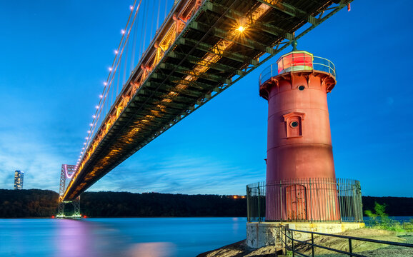 George Washington Bridge and Red Little Lighthouse officially Jeffrey's Hook Light, New York, USA