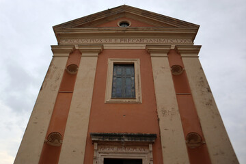 Obraz premium Facciata della Chiesa di Santa Maria Nuova in San Gregorio da Sassola, Tivoli, Roma