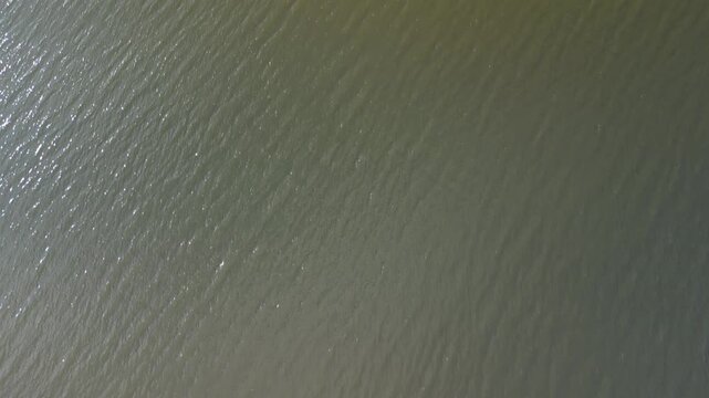 Krynica Morska - Polska - piękny słoneczny dzień miasteczko nagrane dronem, plażą, Zalew Wiślany, morze Bałtyckie, port, piękne widoki