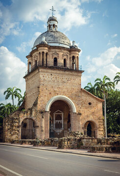 Iglesia en ruinas Villa del Rosario
