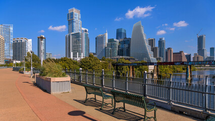 Obraz premium Downtown Austin - A wide-angle view of modern skyline of Downtown Austin, at shore of Lady Bird Lake, as seen from James D. Pfluger Pedestrian Bridge, Texas, USA.