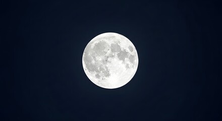 Obraz premium Bright Full Moon Illuminating the Dark Night Sky with Visible Craters and Lunar Details.
