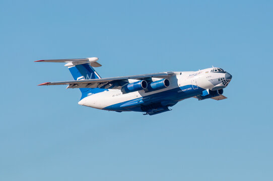 Avi&oacute;n de carga pesada Ilyushin IL-76TD de la aerol&iacute;nea Silk Way Airlines con matr&iacute;cula 4K-AZ141.