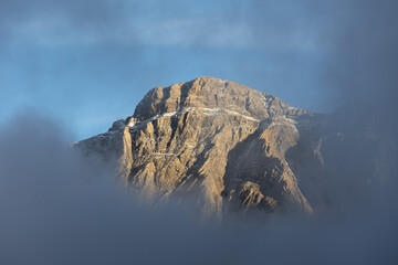 Montagne et nuages au col de Tentes © Pascal