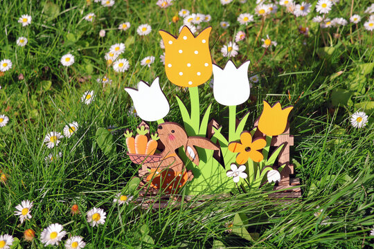 D&eacute;coration pascal sur la pelouse