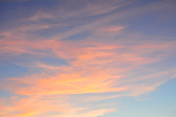 Obraz premium a background of Colorful Sky with Wispy Clouds at Sunset