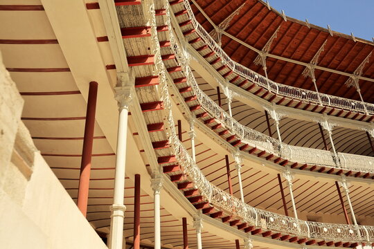 Geometry of Tradition &mdash; Beti Jai&rsquo;s Silent Arena