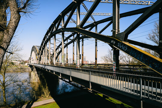 Hafenpark, Frankfurt am Main , Deutschherrenbr&uuml;cke