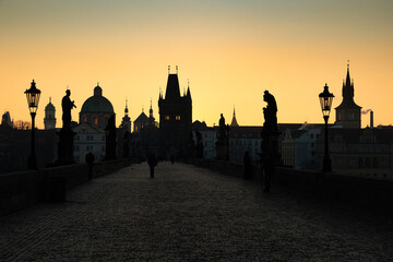 Obraz premium charles Bridge in Prague Czech Republic at sunrise with historic statues