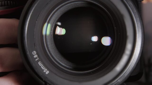 Operation of camera lens aperture mechanism during photography close-up