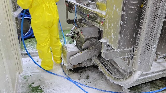 Professional Acidic Foam Cleaning of Tofu Production Equipment in Food Factory
