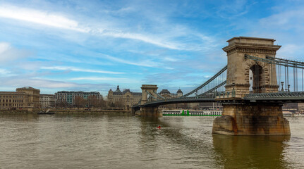 Obraz premium The historic Szechenyi Chain Bridge over Danube river in Budapest, Hungary