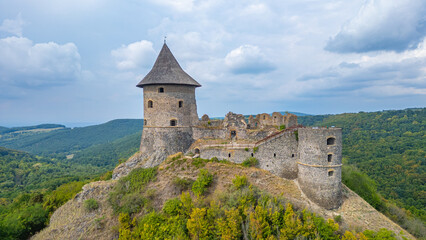 Naklejka premium Somoska castle during a cloudy day, Slovakia
