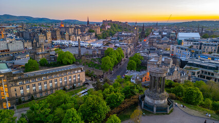 Sunset panorama of the old town of Edinburgh from calton hill, S © dudlajzov