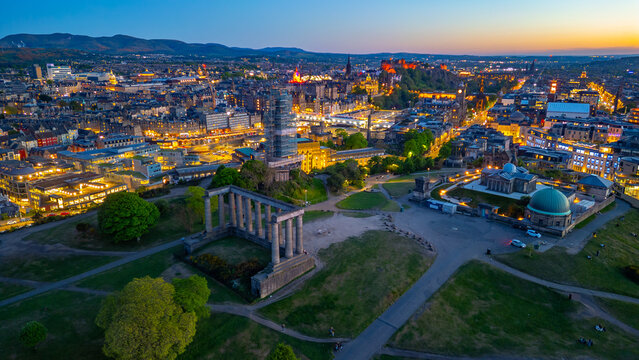 Sunset panorama of the old town of Edinburgh and the calton hill