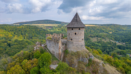 Naklejka premium Somoska castle during a cloudy day, Slovakia