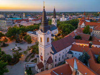 Obraz premium Sunset panorama view of Szabadsag square at Kecskemet, Hungary
