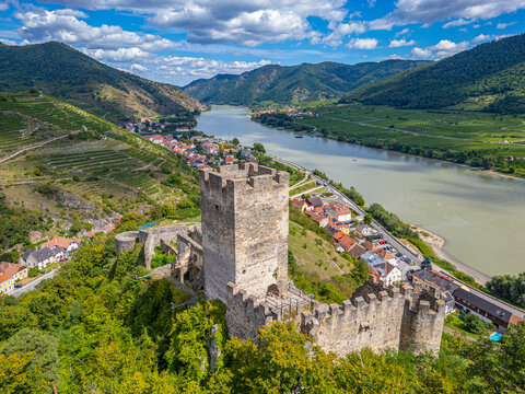 Hinterhaus castle overlooking Spitz an der Donau village in Aust