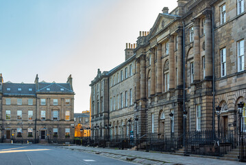 Obraz premium Historical buildings of the new town of Edinburgh, Scotland