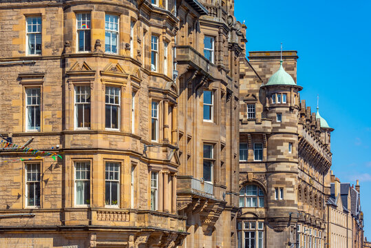 High street in Edinburgh, Scotland