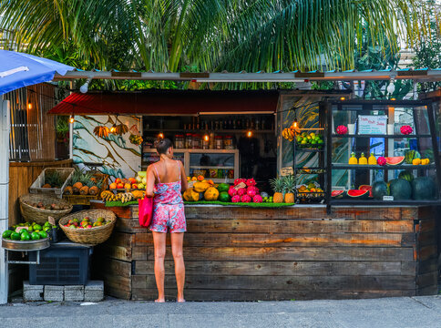 Image of a fruit stall in Flic en Flac, Mauritius Island.