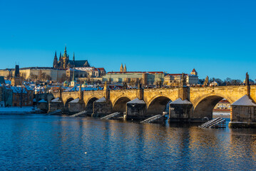 Obraz premium Panorama of Prague dominated by the Prague castle in winter, Cze