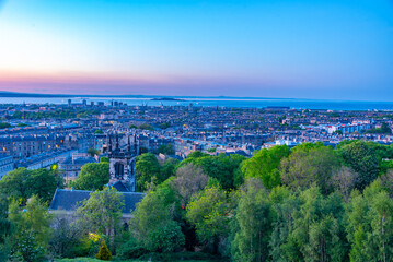 Obraz premium Sunset aerial view of harbour district of Edinburgh, Scotland