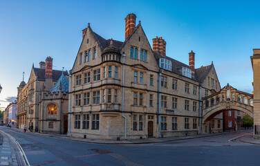 Fototapeta premium Sunset view of historical building with an arch at Oxford, Engla